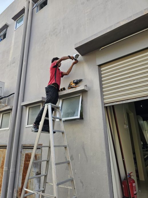 东:直凉商业中心爆窃 毛贼半夜光顾