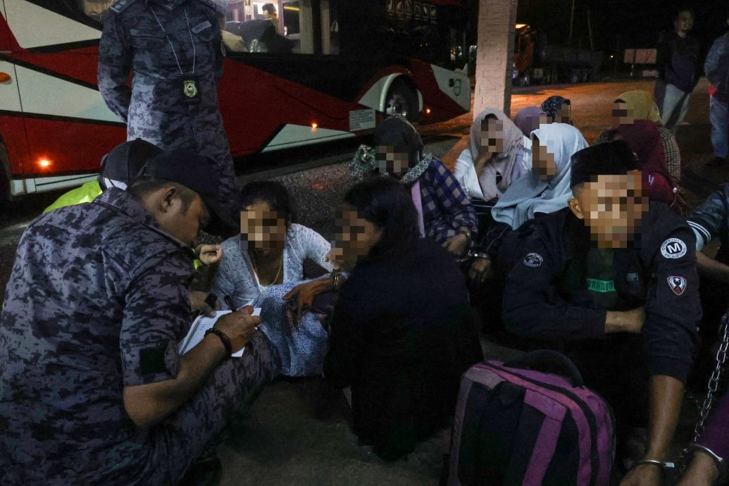 东：自今年1月至今，吉兰丹州移民局一共在315次执法行动中，扣留了1103名非法入境者。