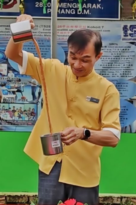 东:金马梳华小欢庆国旗 同“拉茶”享各族美食展现国家多元色彩