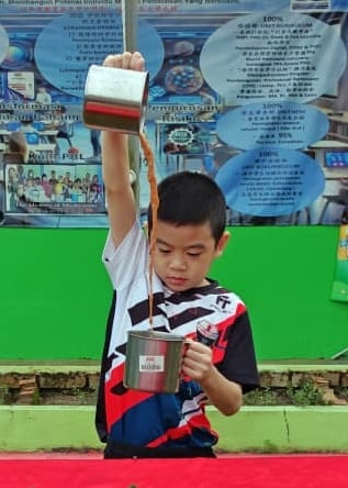 东:金马梳华小欢庆国旗 同“拉茶”享各族美食展现国家多元色彩