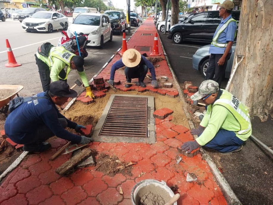 东:(已签发)关丹市政厅修缮人行道美化市容