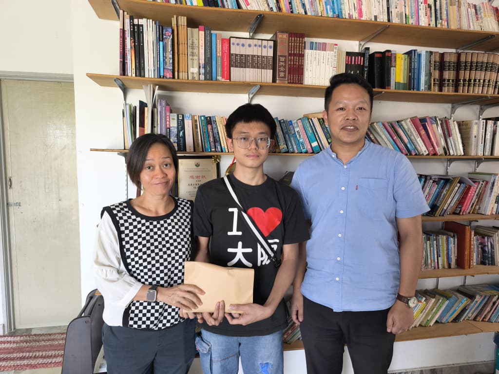 东:(已签发)州议员陈俊广携商家筹获8000 助孙广侑赴北大深造