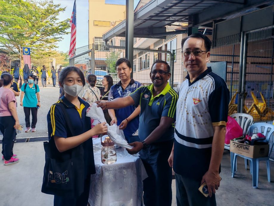 东:(已签发)文冬公教国民型华文中学国庆月大扫除