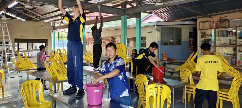 东:(已签发)文冬公教国民型华文中学国庆月大扫除