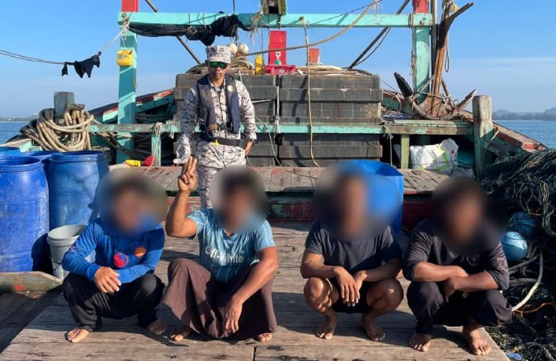 东:(已签发)无法出示工作证 彭海事执法逮扣4缅甸船员