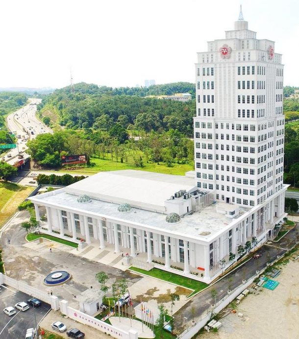 东:(已签发)林广有评论华总获得入伙准证:感激方天兴和吴添泉两任总会长和团队的具体努力