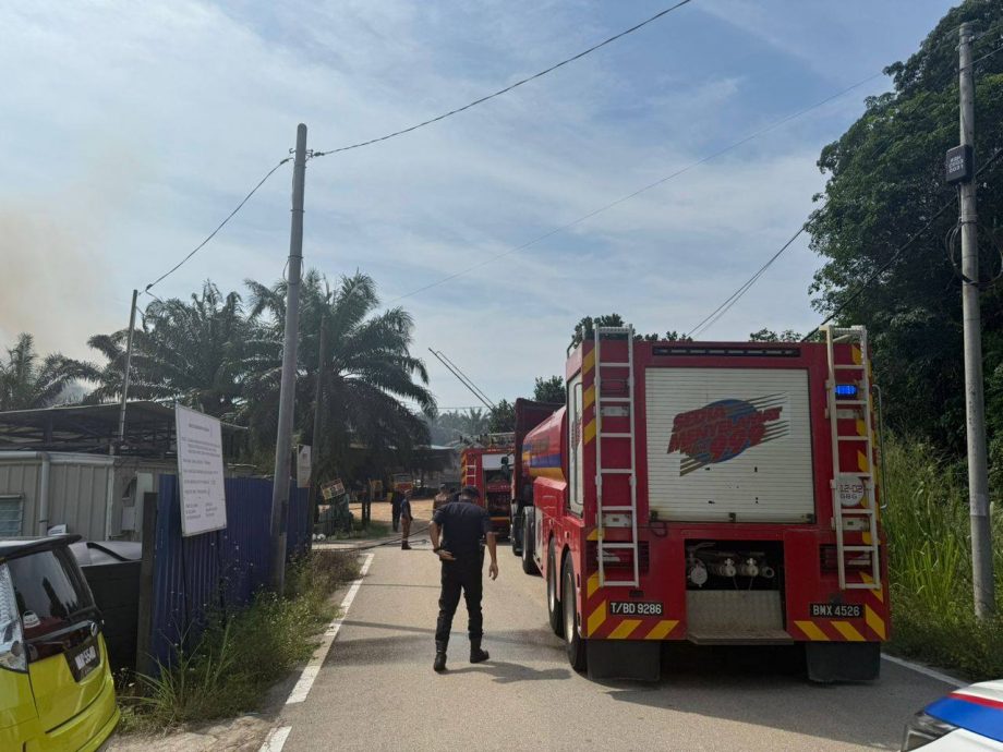 东:(已签发)甘孟双溪卡朗工厂旁火患迅速扑灭