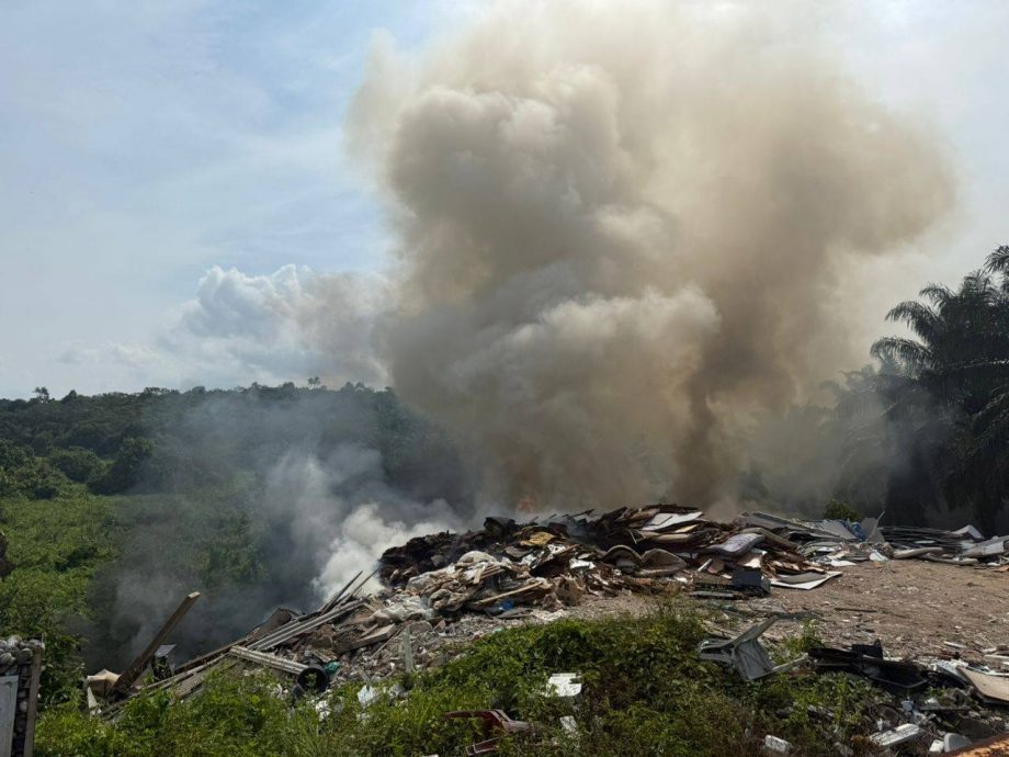 东:(已签发)甘孟双溪卡朗工厂旁火患迅速扑灭