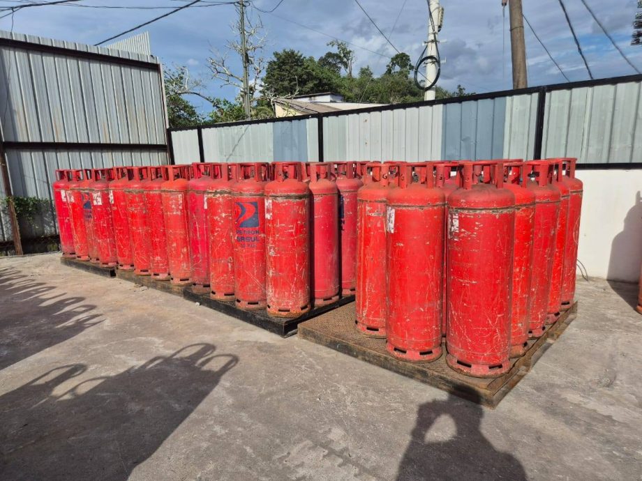 东:(已签发)警察普通行动部队起获一批6000余非法储存煤气及空钢瓶