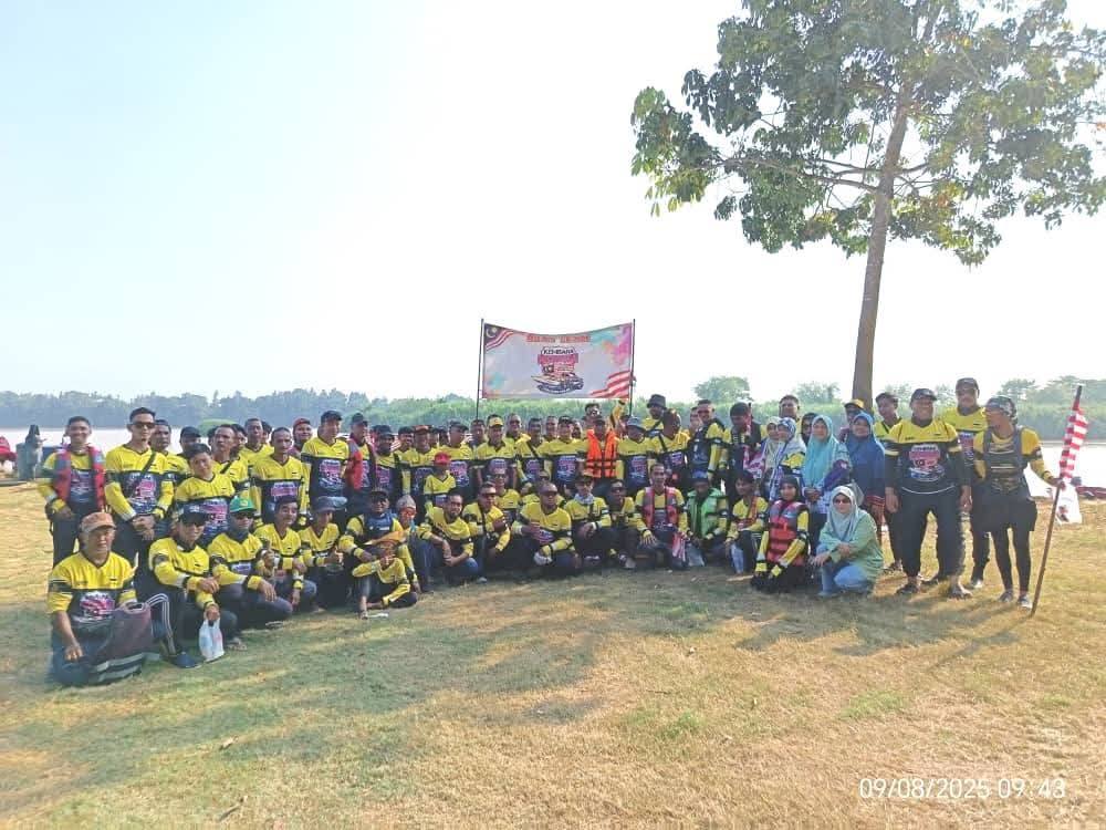 东:(已签发)逾80艘船扬国旗巡游彭亨河 迎接国庆氛围浓