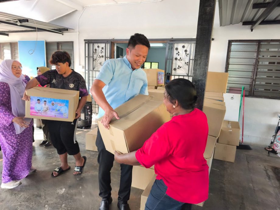 东：（已签发）陈俊广：首相署食物篮计划为符合资格者提供100令吉的食物篮