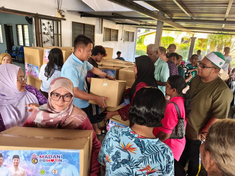 东：（已签发）陈俊广：首相署食物篮计划为符合资格者提供100令吉的食物篮