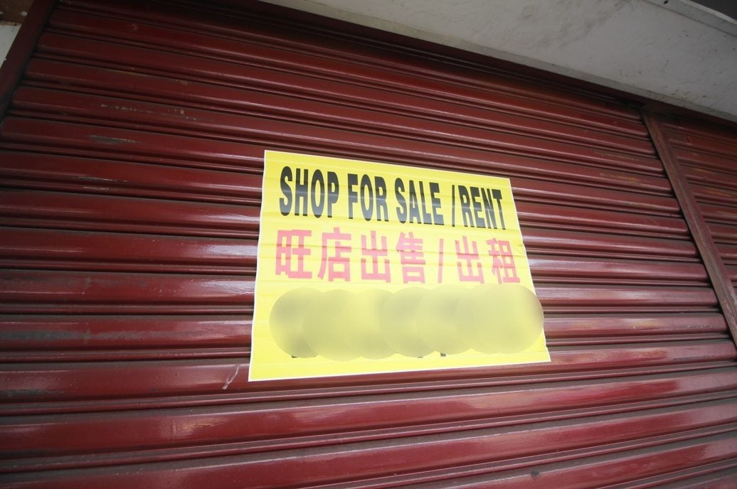 经济不景、停车位严缺及新商业区冲击,劳勿大街及后街15老店丢空
