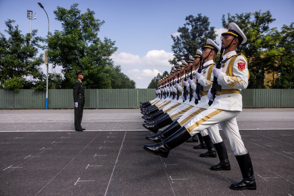 中国九三阅兵排练：AI纠错训练、全国产化武器、无人装备受瞩