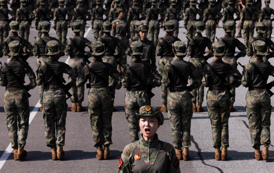 中国九三阅兵排练：AI纠错训练、全国产化武器、无人装备受瞩