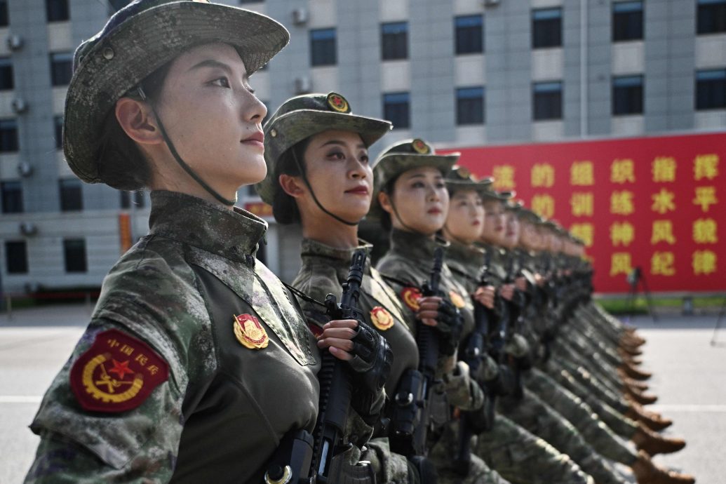 中国九三阅兵排练：AI纠错训练、全国产化武器、无人装备受瞩