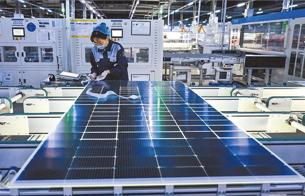 中国太阳能产业亏损巨大 五大龙头去年裁员近9万人