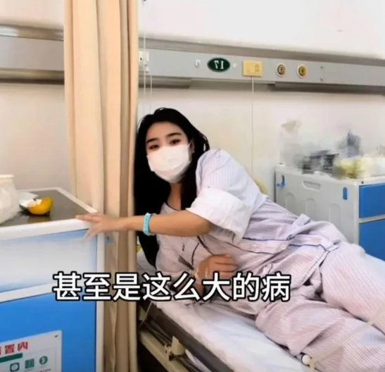 中国女子确诊尿毒症晚期 靠送外卖直播换“救命钱”