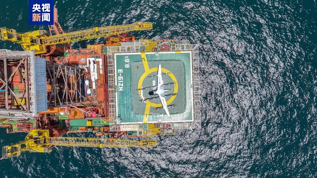 中国自主研发吨级无人机 首次完成海上平台物资运输飞行