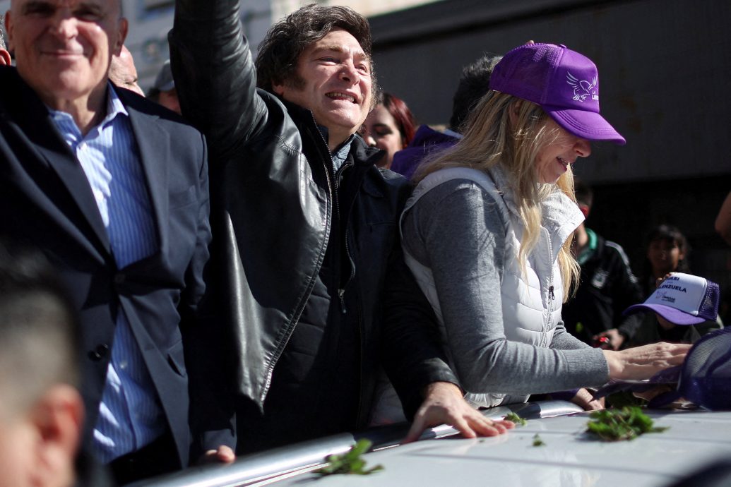 为竞选活动助选 阿根廷总统遭石袭击