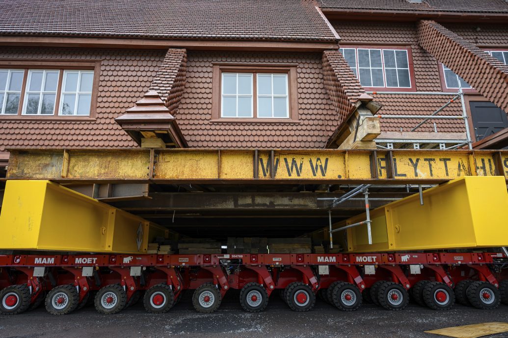 为避矿区沉降 瑞典木制教堂开启“慢速迁徙”之旅