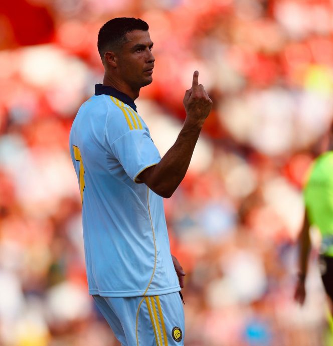 主场5球横扫科莫  巴塞重夺甘伯杯