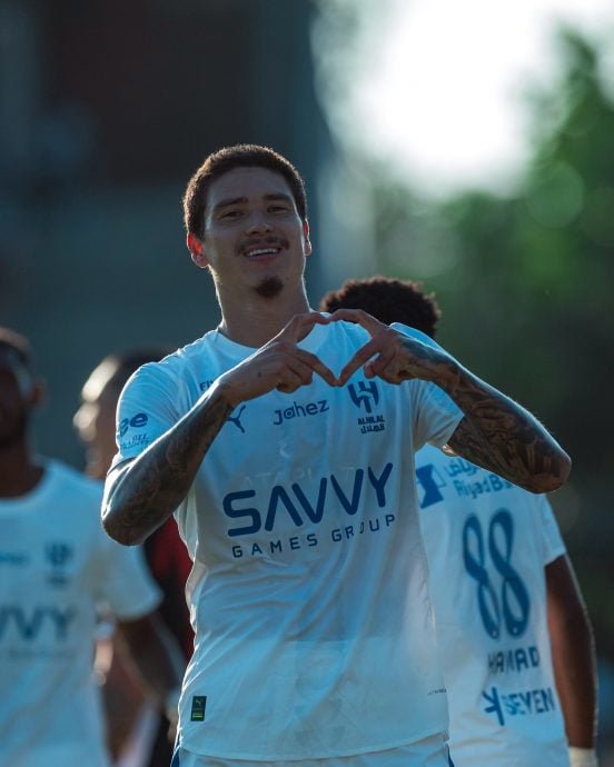 主场5球横扫科莫  巴塞重夺甘伯杯