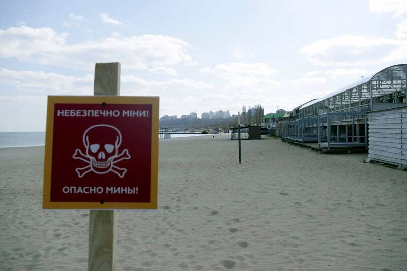 乌克兰泳客闯“海滩禁区” 水雷爆炸当场炸死3人