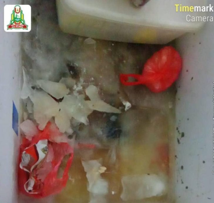 乌雪市会突检开18罚单 4餐馆“太脏”罚2.8万