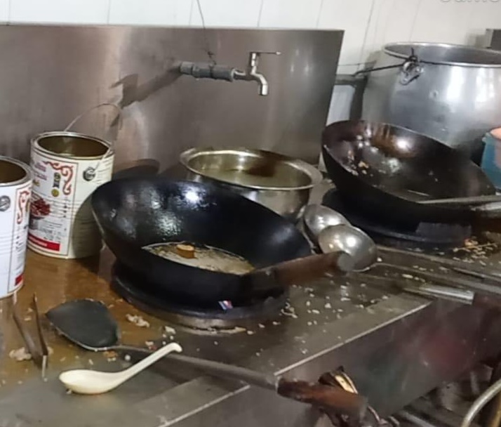 乌雪市会突检开18罚单 4餐馆“太脏”罚2.8万