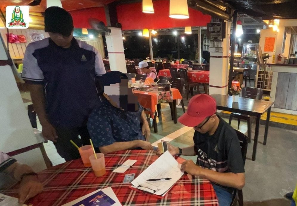 乌雪市会突检开18罚单 4餐馆“太脏”罚2.8万