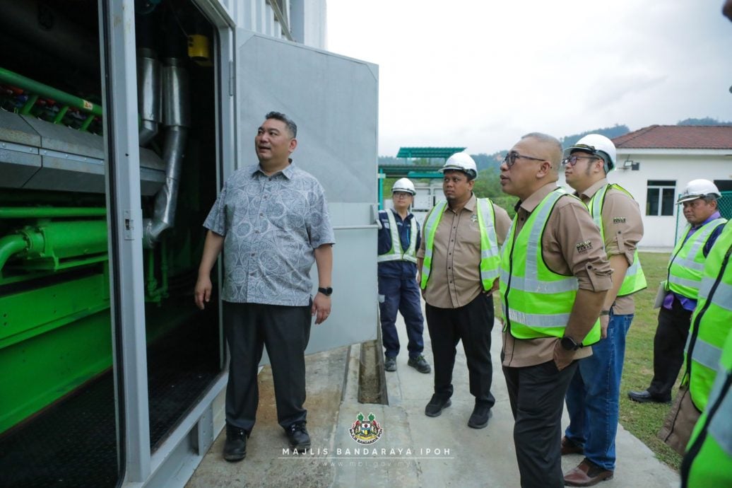 了解渗水处理和沼气发电 怡市长率队访甲板垃圾场