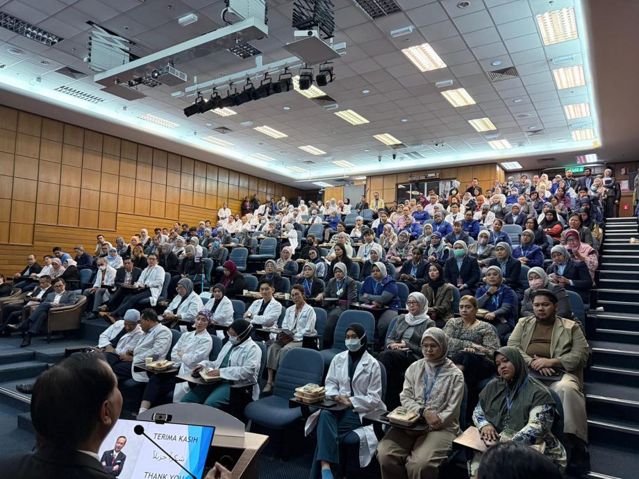 人物专访 / 丹斯里诺希山