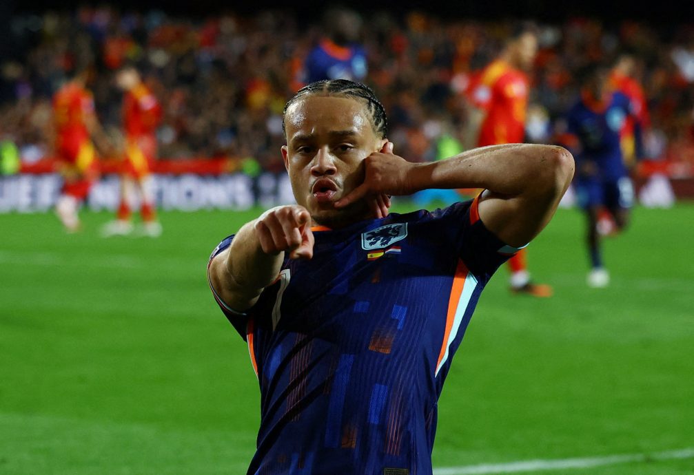 以西蒙斯弥补埃泽  热刺签下荷攻击型中场