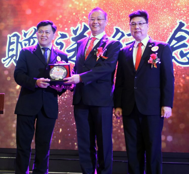 何德君:政府应加速中医药制度化,纳入医疗体系应对老龄化挑战