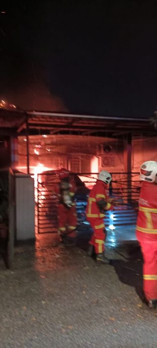 供星洲网/住宅凌晨火灾，一家五口吸入过多浓烟送院治疗