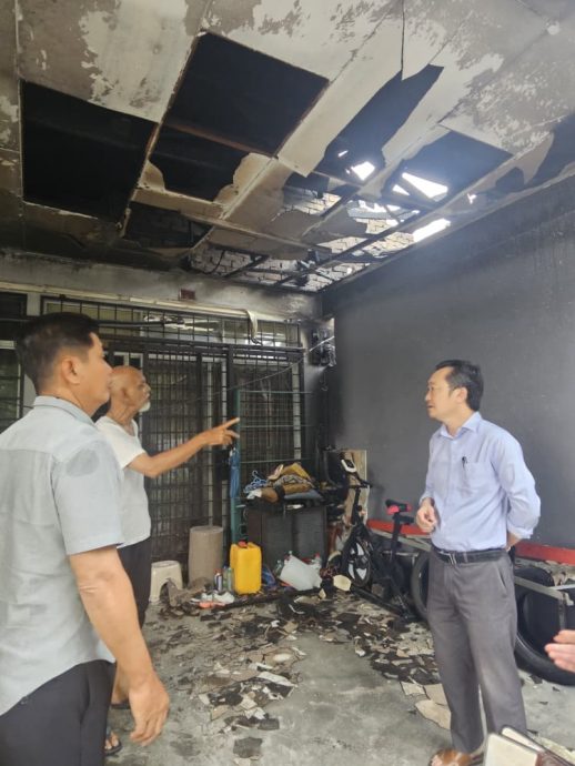 供星洲网/住宅凌晨火灾，一家五口吸入过多浓烟送院治疗