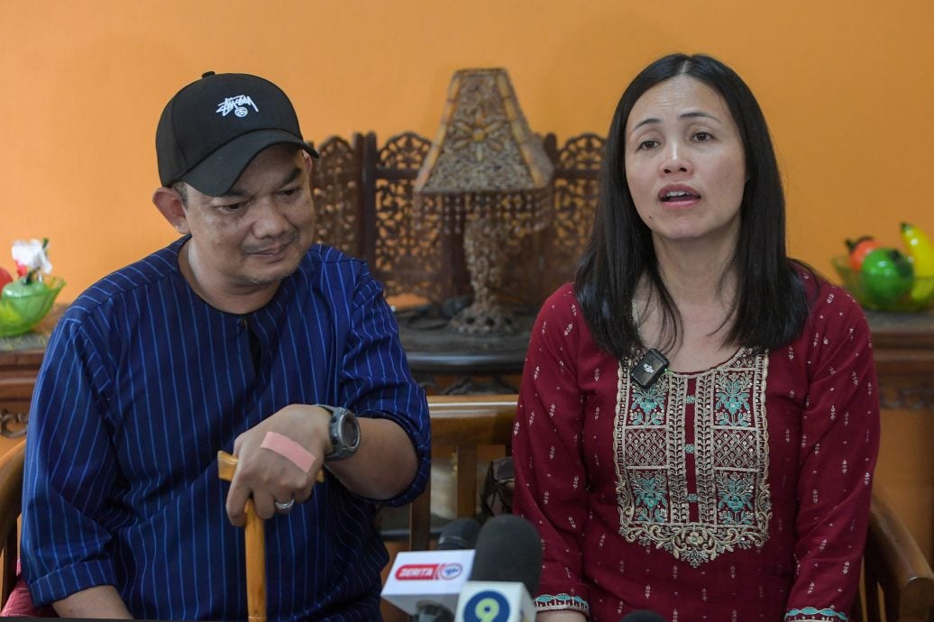 供星洲网：前饶舌歌手连吃7粒榴梿中风 “看医生时满嘴榴梿味”