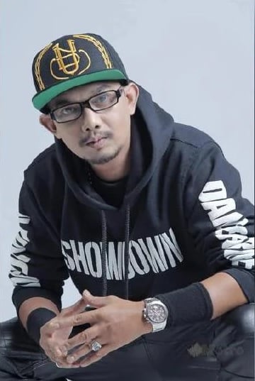 供星洲网：前饶舌歌手连吃7粒榴梿中风 “看医生时满嘴榴梿味”