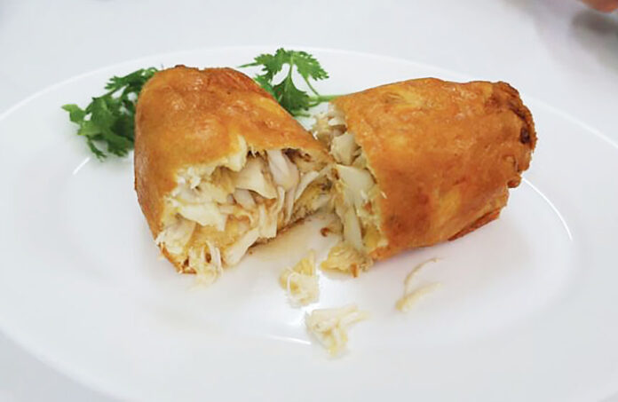 供星洲网:标价1500收4000泰铢!泰内贸部查“天价蟹肉蛋卷”