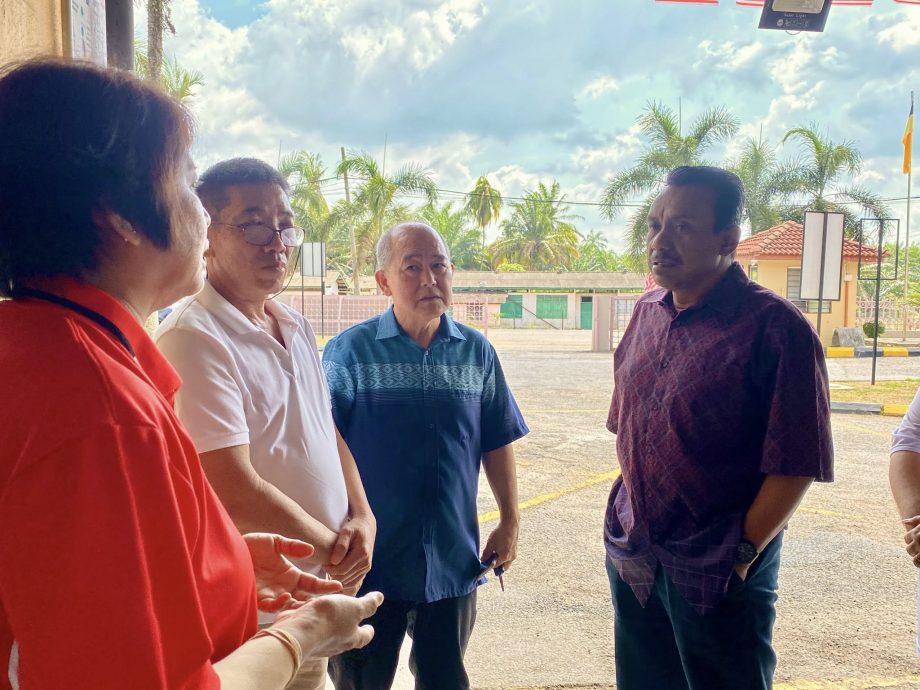 供星洲网：校园义卖会传噩耗  医护现场急救无果 40岁女校长猝逝