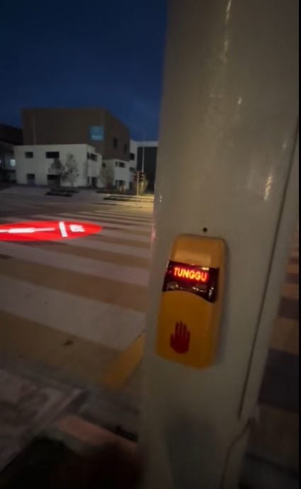 供星洲网:视频|过马路不用看交通灯?大马“这个”住宅区有投影斑马线