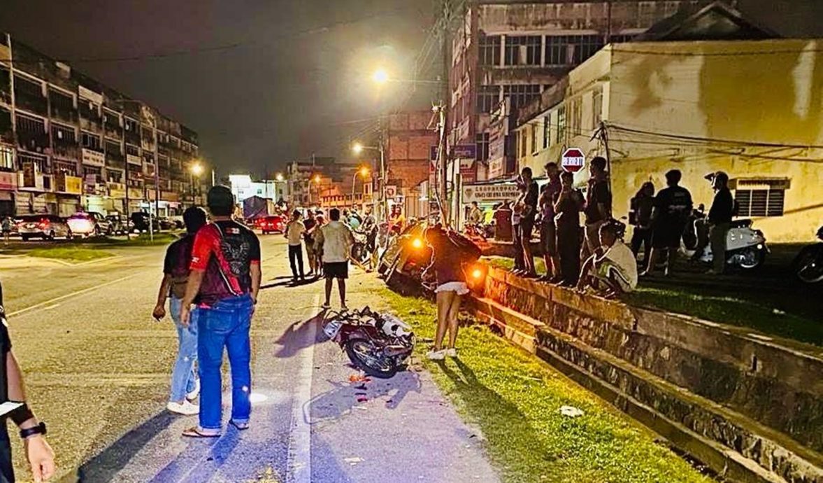 供星洲网:警员凌晨遭酒驾车撞殒命 涉案司机延扣6天助查