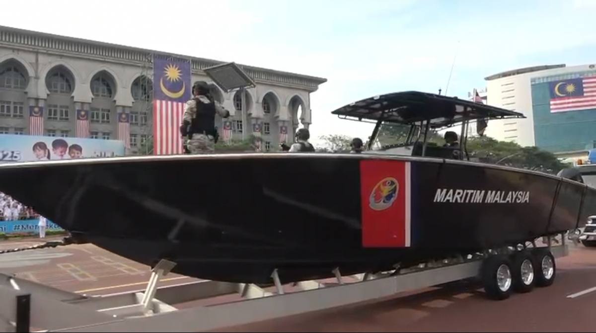 依布拉欣船国庆日首亮相 元首御赐助力海域防卫