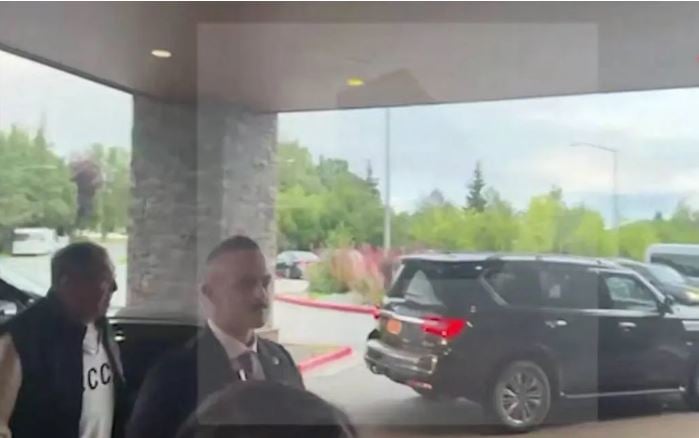 俄外长:俄不预测特普会结果 将阐述俄方清晰立场