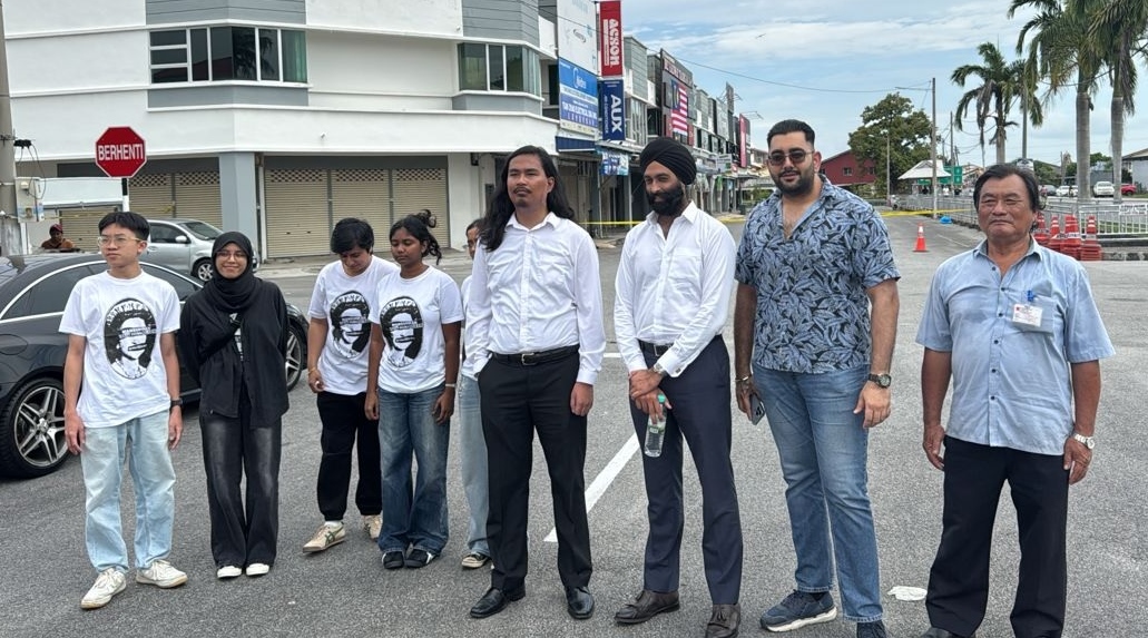 倒挂国旗| 再益马烈:商家关店感受到压力