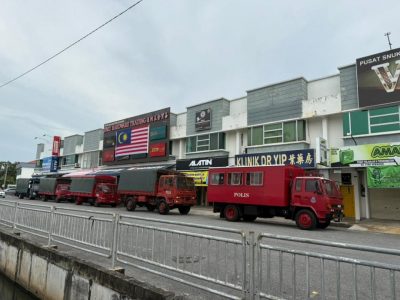 倒挂国旗| 巫青团长阿克马抵达