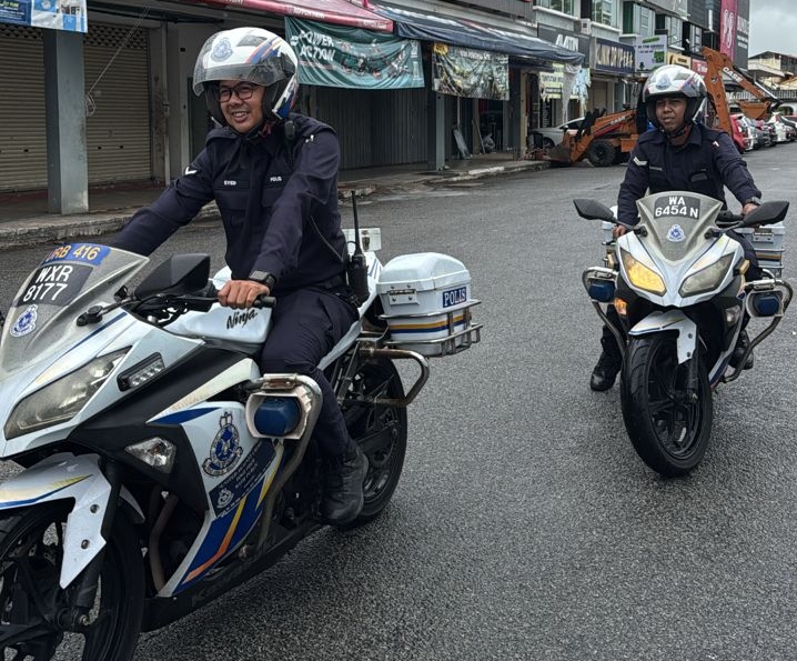 倒挂国旗|五金店没有开业