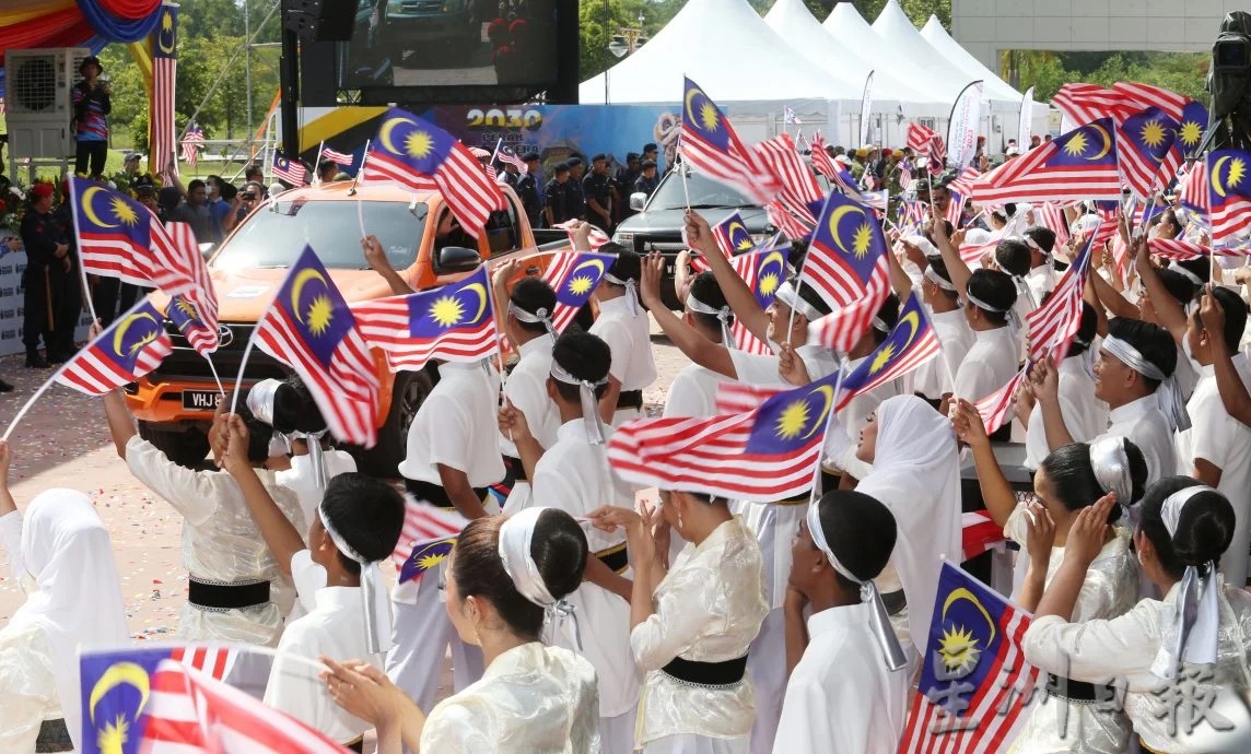 倒挂国旗|视频|倒挂国旗民众怎么看？ “若是无意先劝告教育！”