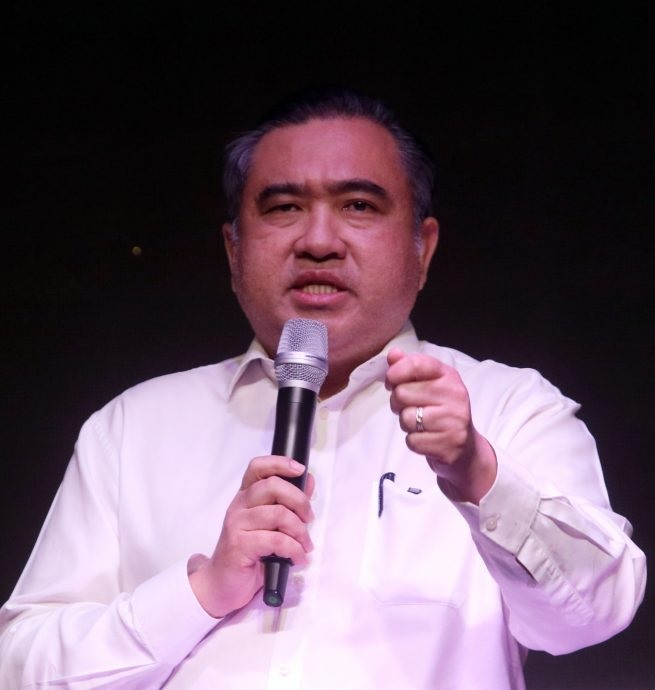 倒挂国旗|谴责阿克马游行示威行径 陆兆福：涉恐吓霸凌已报案